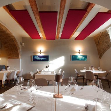 Pannelli fonoassorbenti soffitto ristorante Squid – Caruso Acoustic 5